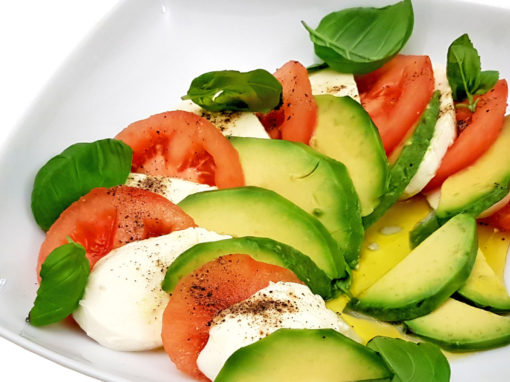 Tricolori Salada De com Abacate, Tomate e Mussarela